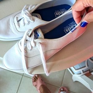 Meds leather sneakers